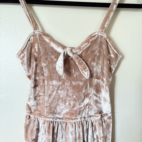 Hollister | Velvet Romper in Gold Blush | Size XS - Picture 2 of 11